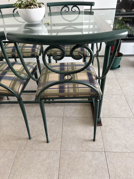 Messa de sala e cadeiras