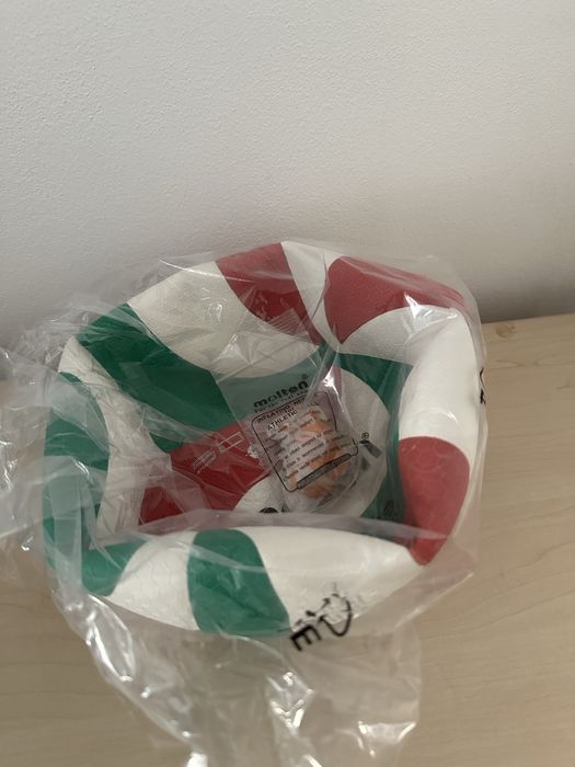 Волейбольний мяч Molten 5000 PU mikasa v300 v200