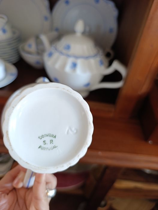 Serviço de café com 4 chávenas