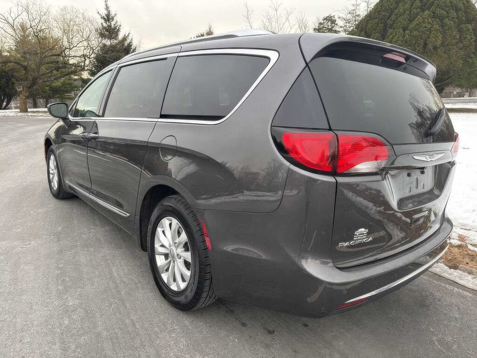 Chrysler Pacifica      2019