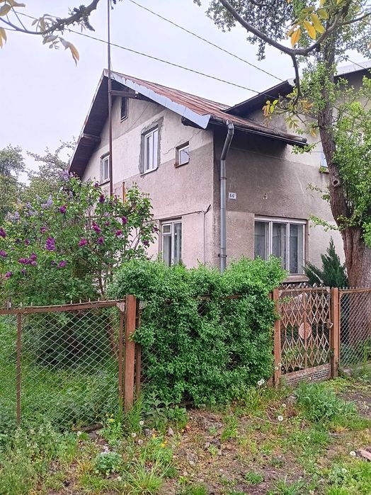 Приватний двоповерховий будинок із земельною ділянкою в м. Стрий, Львівської обл.