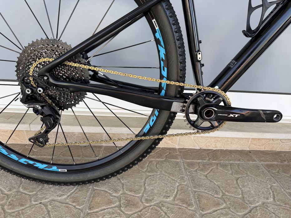 Bicicleta de BTT roda 29 - carbono 12v