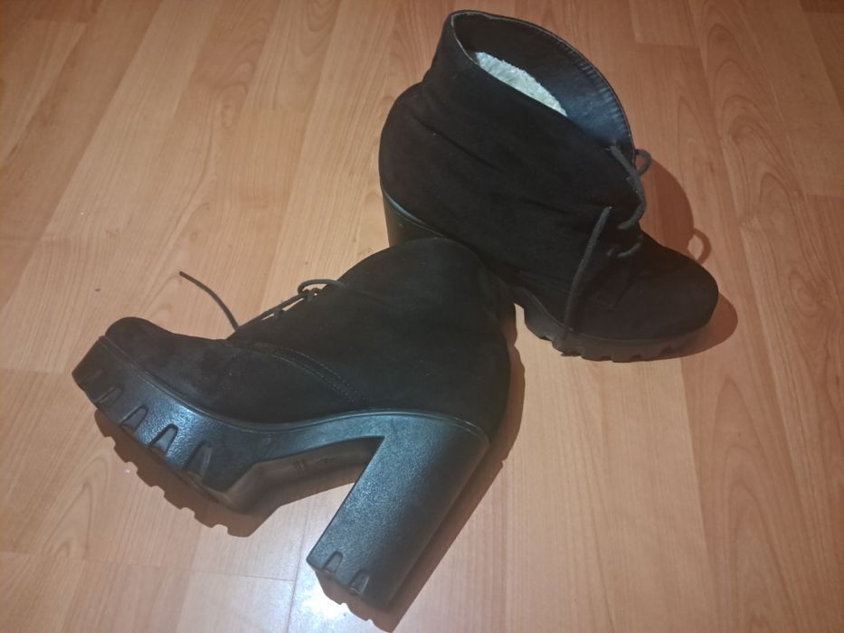 Ботинки (ботильйони) замшеві жіночі ( 40 розмір) зимові