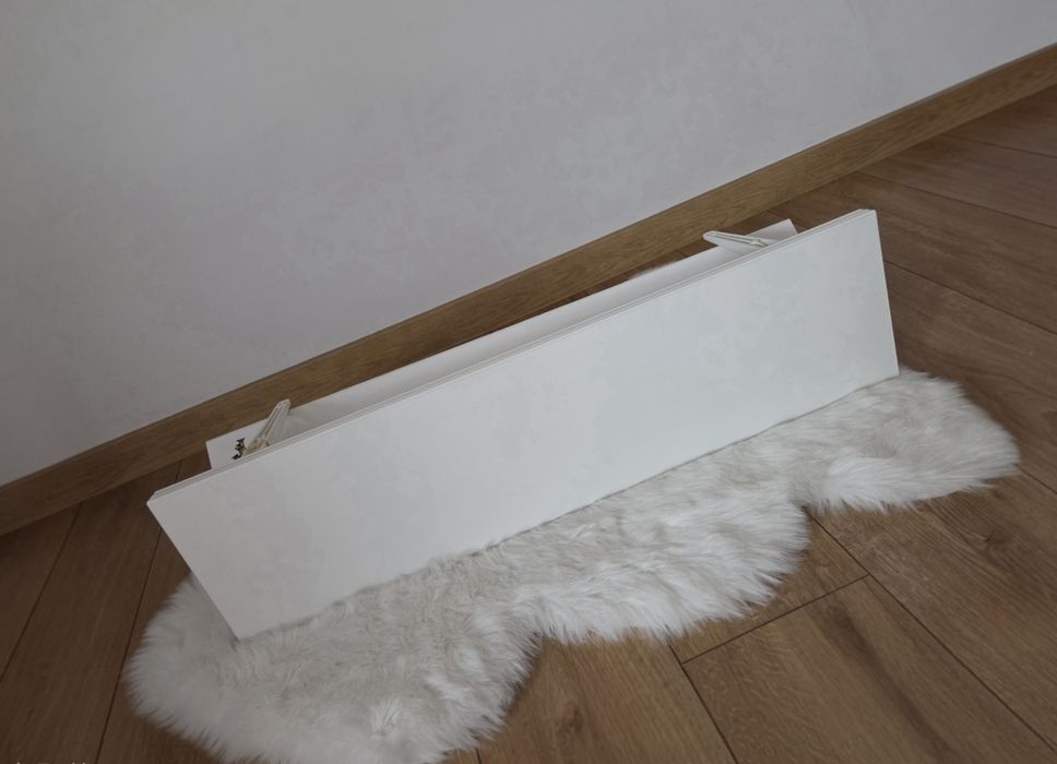 Półka wraz ze wsporniami i śrubkami x2