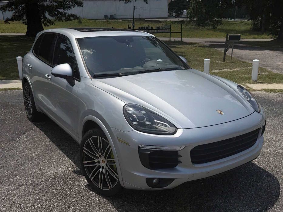 Porsche Cayenne S      2016