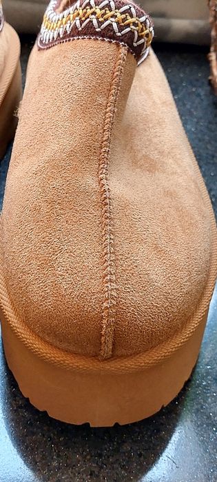 Продам уггі  нові