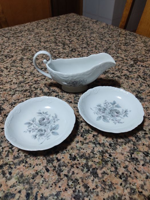 Serviço de Cozinha em Porcelana - 73 peças