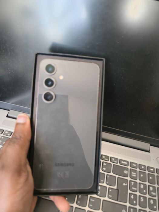 Samsung s24 fe 256g ,8ram