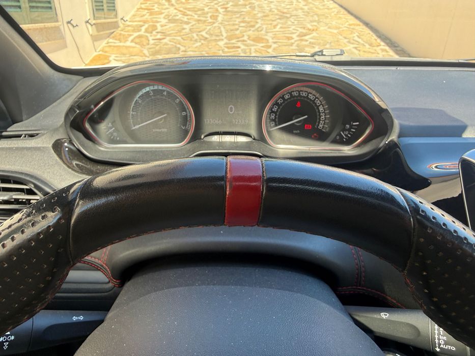 Peugeot 208 gti