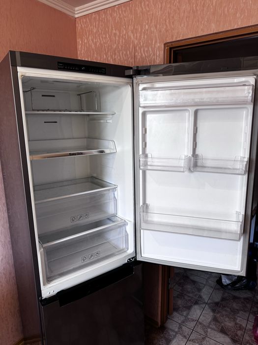 Холодильник Samsung