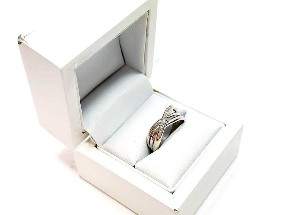 Pierścionek z białego złota 585 z diamentami