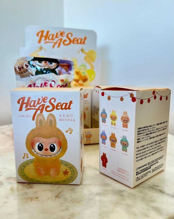 Mini Figura Labubu Have A Seat