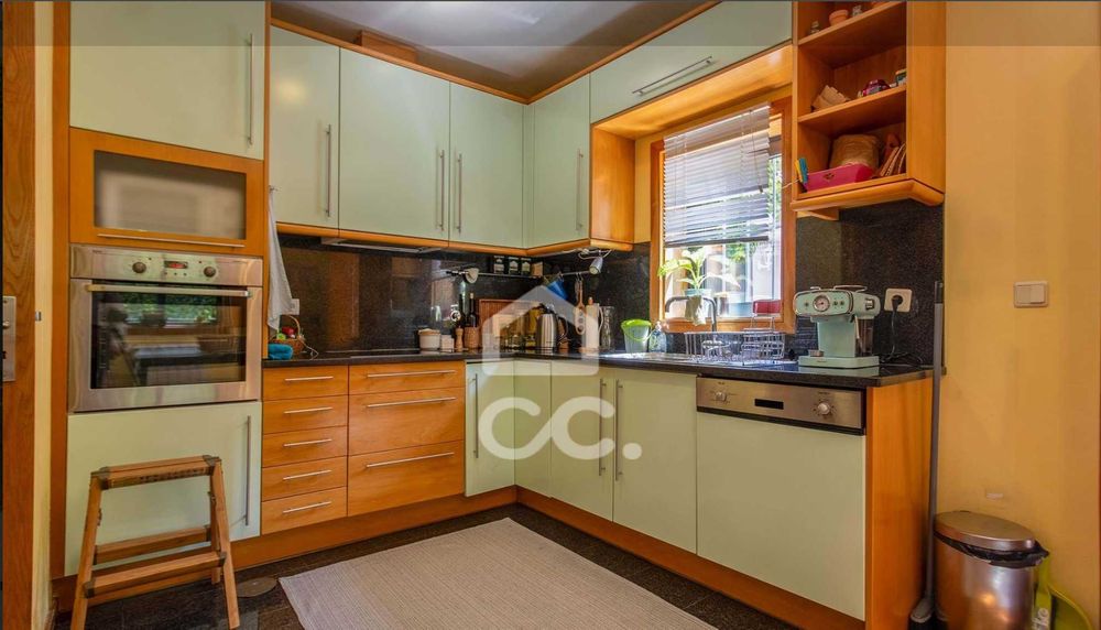 Cozinha completa como nova, com eletrodomésticos incluídos