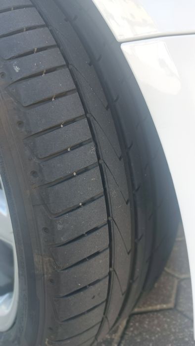 Vendo jantes Audi, jante 18, pneus frente completamente novos,