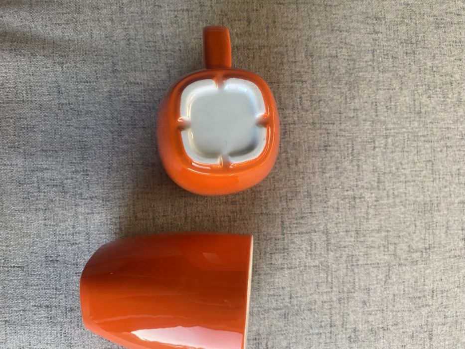 komplet pomarańczowych kubków