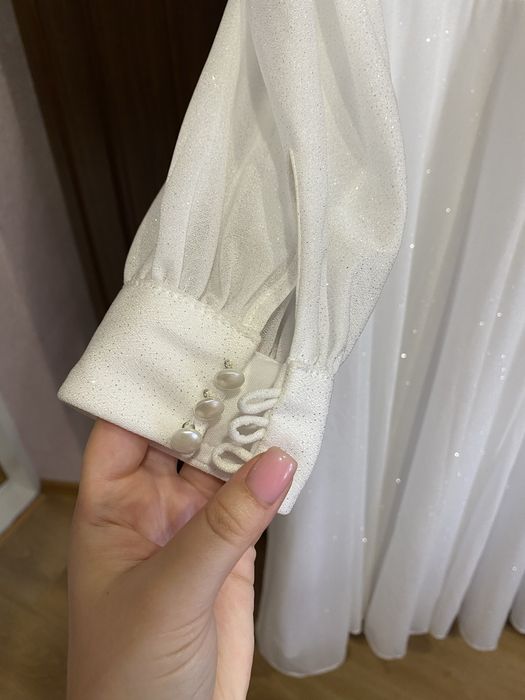 Нарядна біла сукня