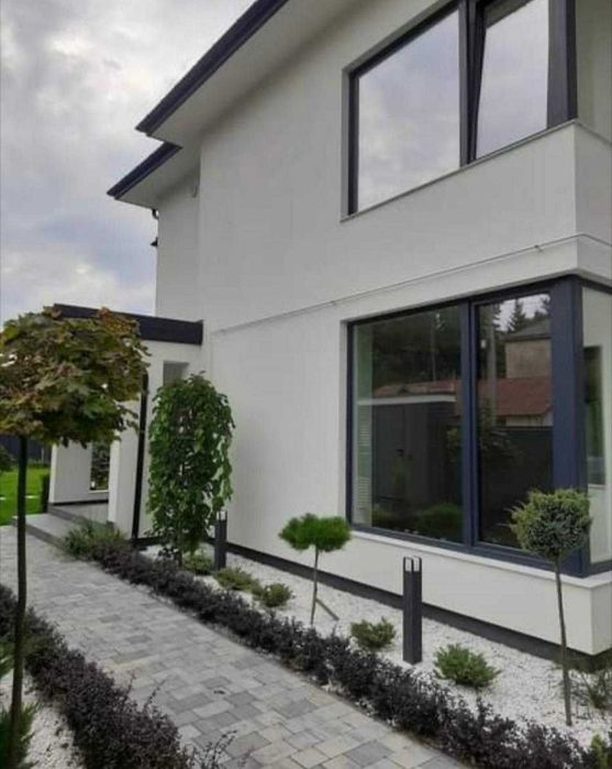 Продаж будинку, Брюховичі