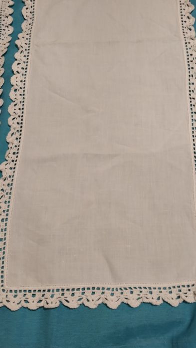 2 Bonitos naperons de linho com pico de renda