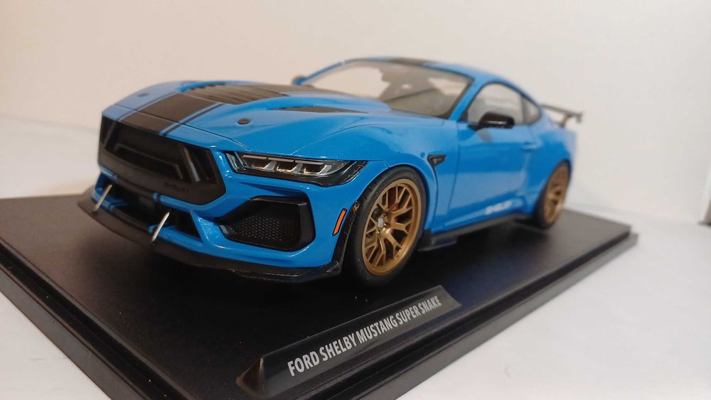 1/18 Ford Shelby Mustang Super Snake az - Solido