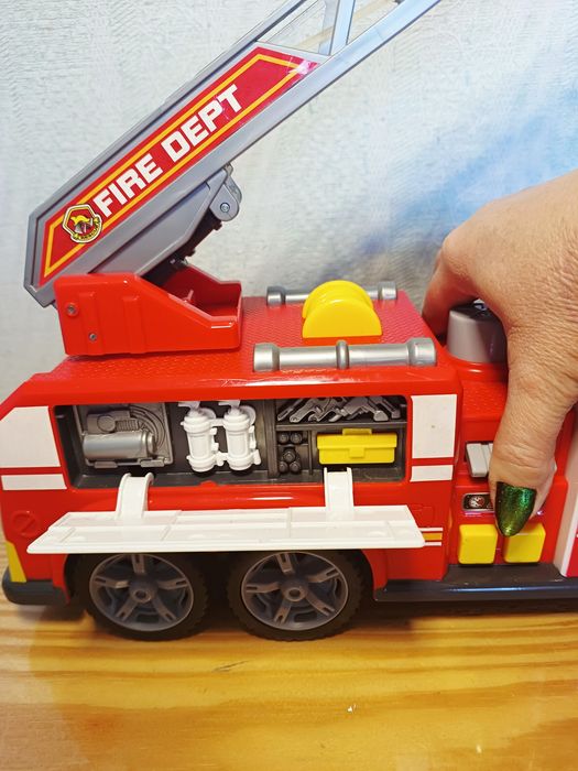 Пожежна машина Dickie Toys стріляє водою