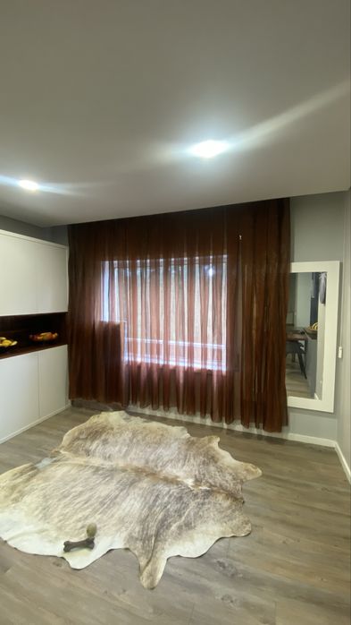 Três Cortinas Castanhas de Organza – Muito Modernas!