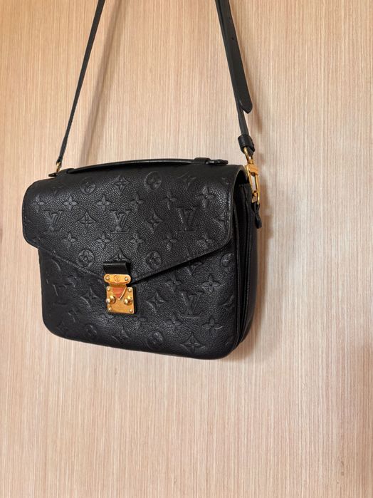 LV pochette metis