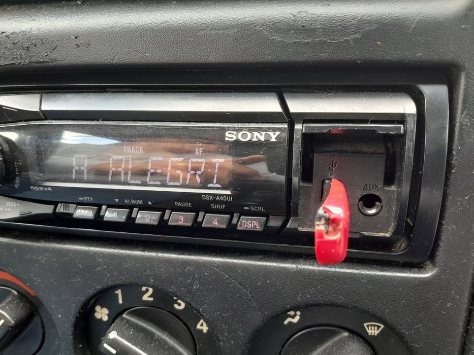 Rádio Sony DSX-A4OUI frente removível Fm/ USB/ Aux