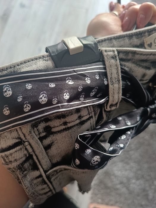 Spodnie damskie jeansowa z dziurami