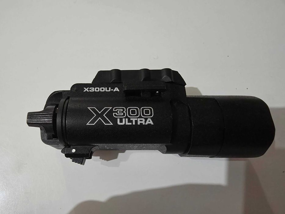 Latarka taktyczna X300 Ultra, X300U-A, bardzo mocne światło + baterie