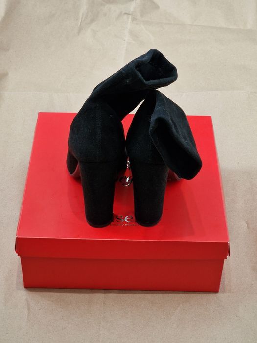 Чорні замшеві ботильйони-панчохи на високих підборах від Raffiné, 38 р