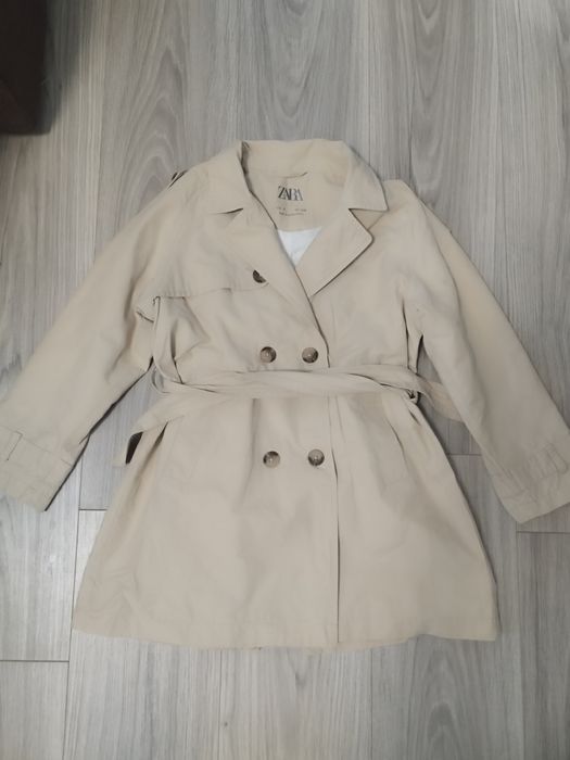 Дитячий тренч від Zara