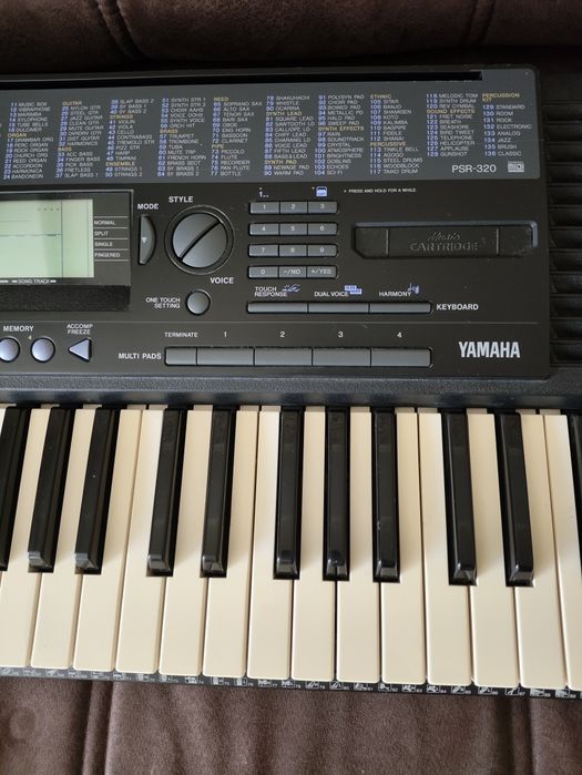 Yamaha PSR-320 синтезатор з автоакомпанементом, динамічні клавіші