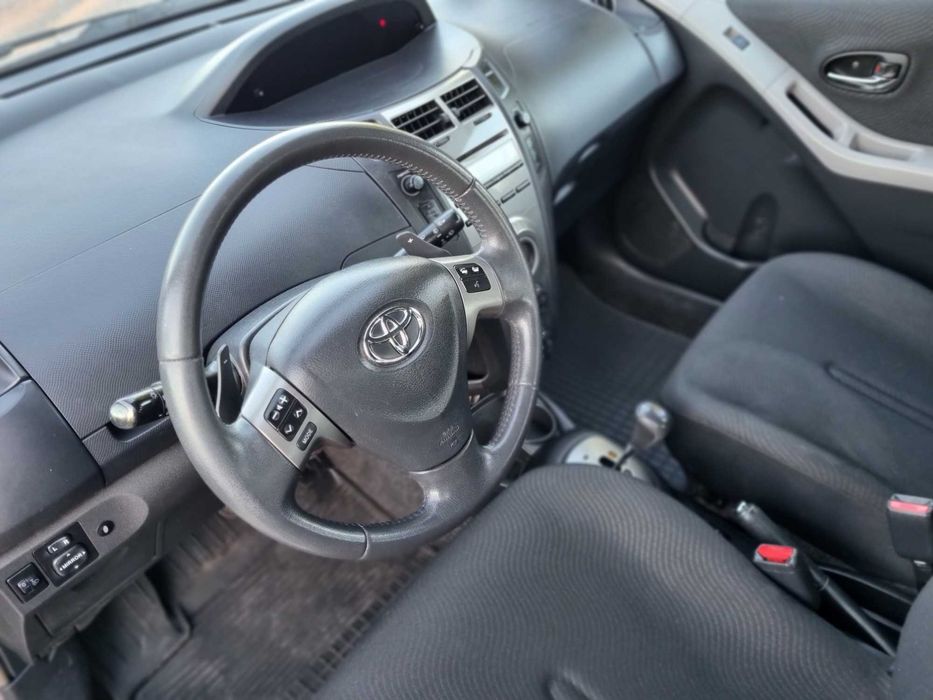 Toyota Yaris SOL automat, klimatronic salonPL