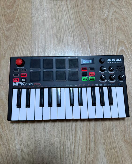 Akai MPK Mini Play - Klawiatura Sterująca