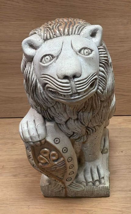 Leão decorativo em cimento 38 cm altura