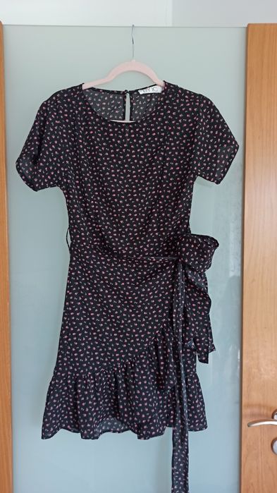 Sukienka letnia w kwiatki XS