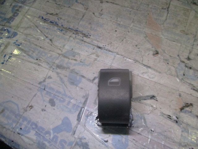 Comando / botão / interruptor vidros frente direito AUDI A6 (4B2, C5)