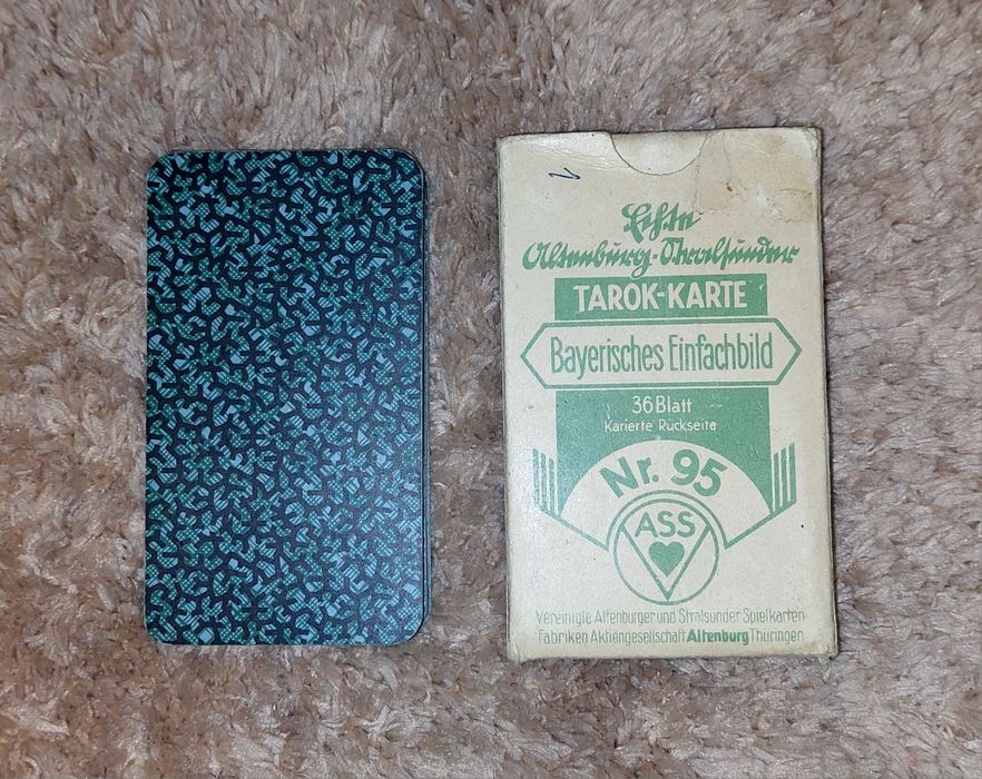 Антикварні гральні карти