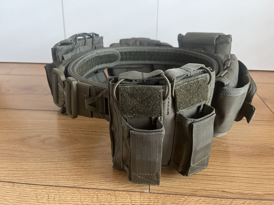 Pas oliwkowy dla mężczyzny