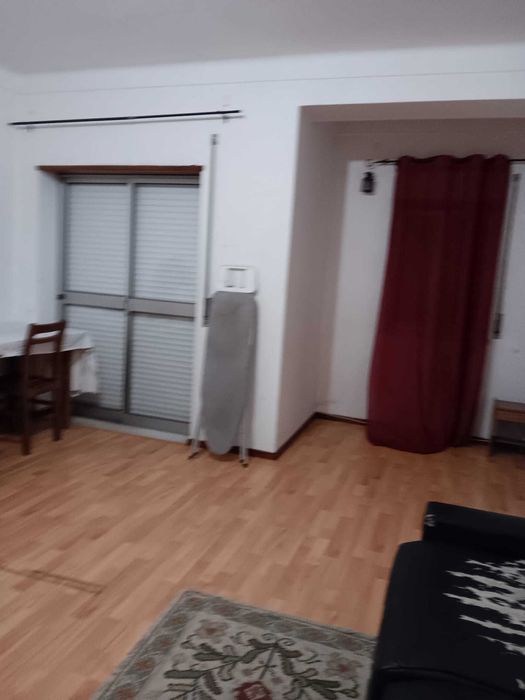 Apartamento T2, semi-mobilado, na Guarda