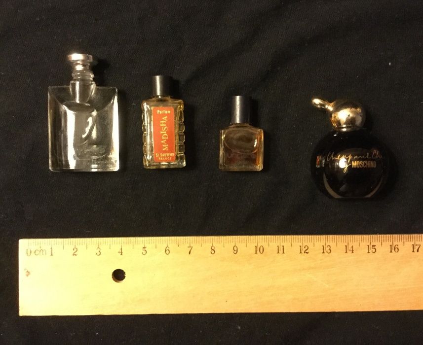 Conjunto de Miniaturas de Perfumes 06
