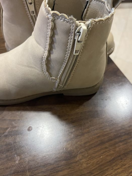 Botas bege menina
