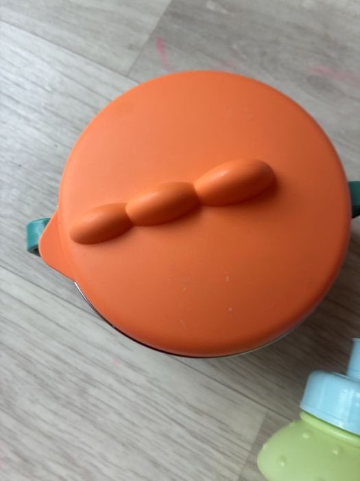 Prato termico com tampa mantem a comida quente