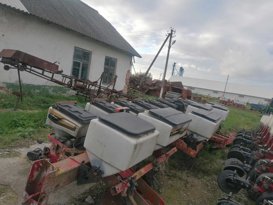 Сівалка для просапних культур Massey Ferguson 555 (12 рядкова)