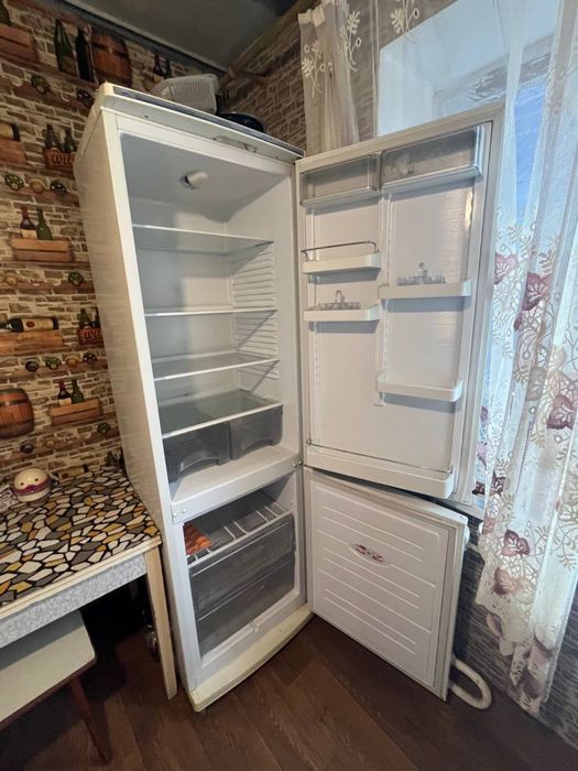 Холодильник двухкамерный