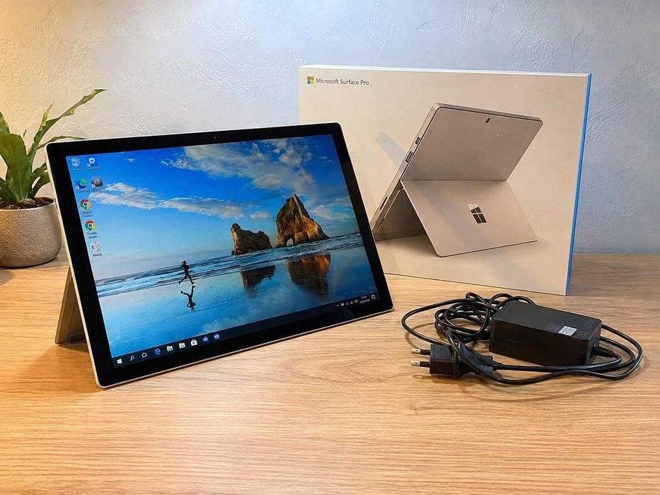 Microsoft Surface Pro 4 i5 / 8GB / 256GB SSD — идеальное состояние