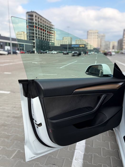 Tesla model 3 2022 року