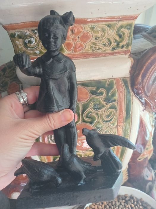 Куса 1980г, чугун, Девочка с голубями, хорошее состояние