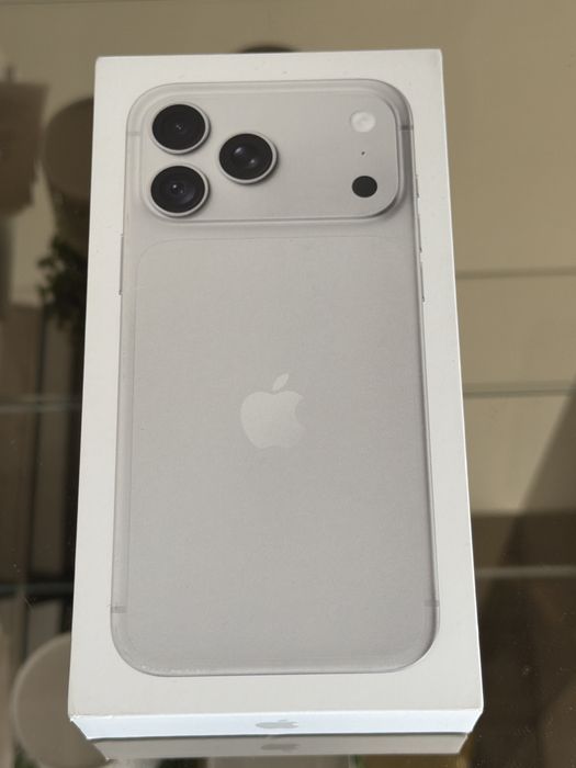 iPhone 18 pro max 512gb silver  (selado )