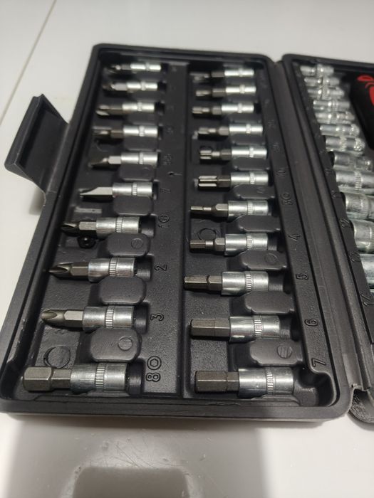 Zestaw kluczy nasadowych 46 elementów